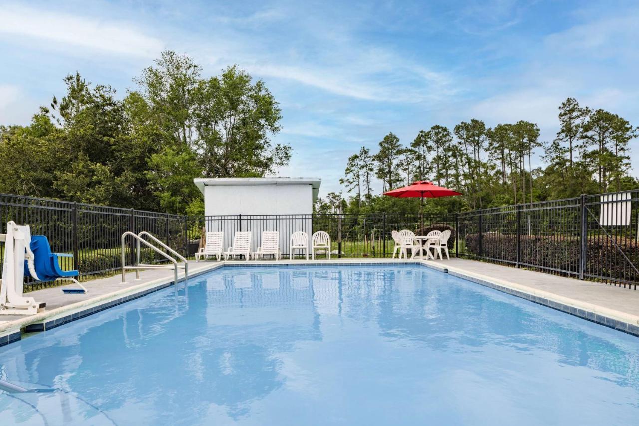 Days Inn By Wyndham Pensacola I-10 Ferry Pass Экстерьер фото