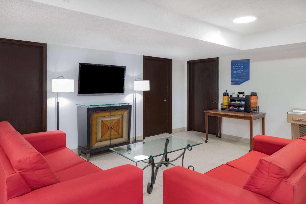 Days Inn By Wyndham Pensacola I-10 Ferry Pass Экстерьер фото